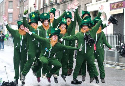 St. Patrick's Day Makeup for Women: Irish Flag-Inspired
